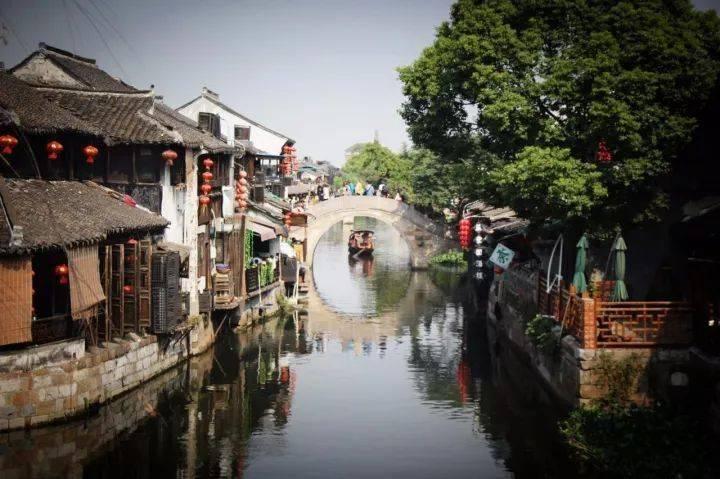夏天发面只放酵母粉就错了，这样做20分钟发满盆，馒头松软有嚼劲